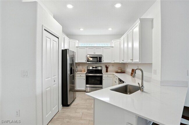 Building Photo - 1676 Alameda Dr