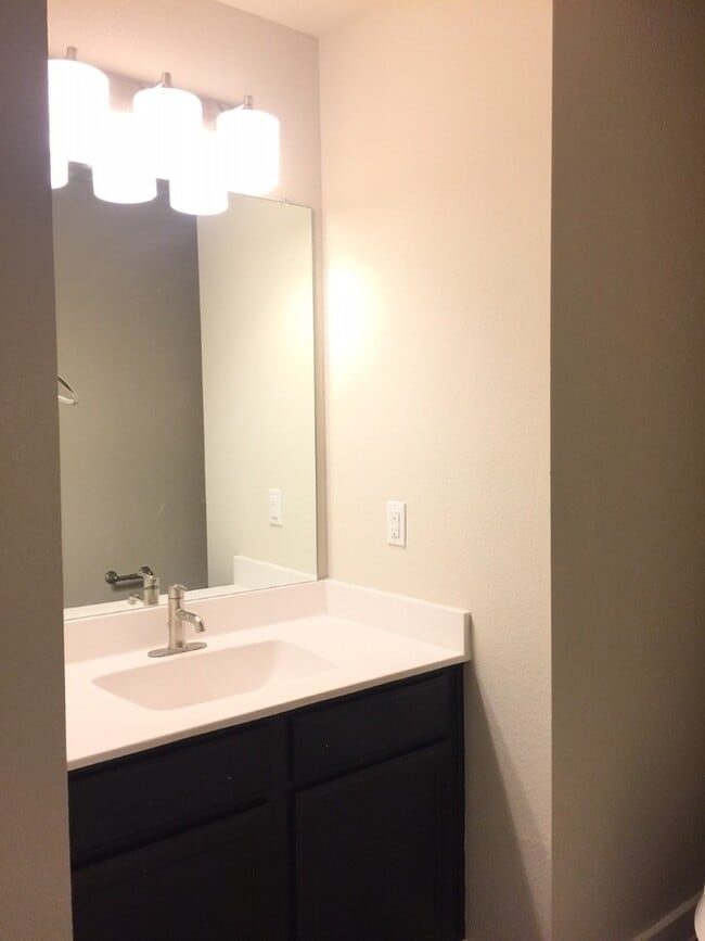 Building Photo - LUXURY 2 STORY DUPLEX LOCATED IN MIDLOTHIAN, TEXAS!