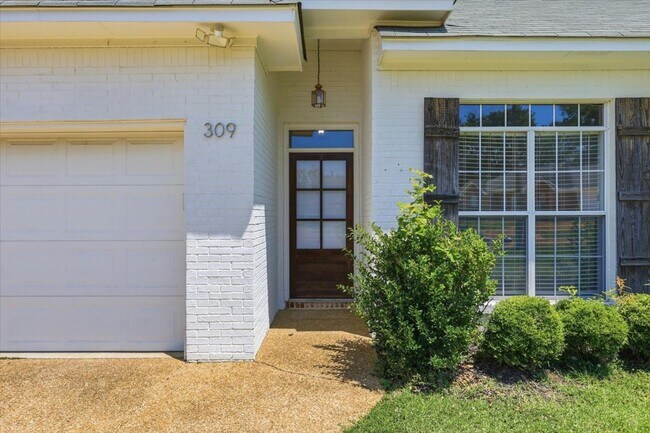 Building Photo - Charming Brandon Home for Rent