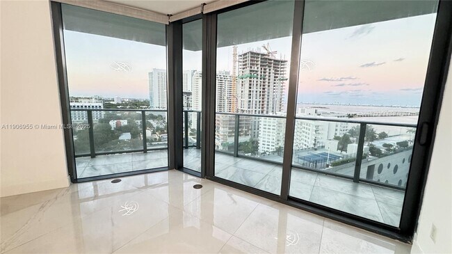 Building Photo - 501 NE 31st St