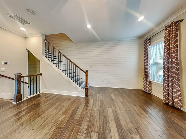 Building Photo - 2038 Rockledge Rd NE