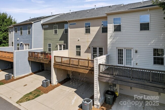 Building Photo - 4061 Zilker Park Dr