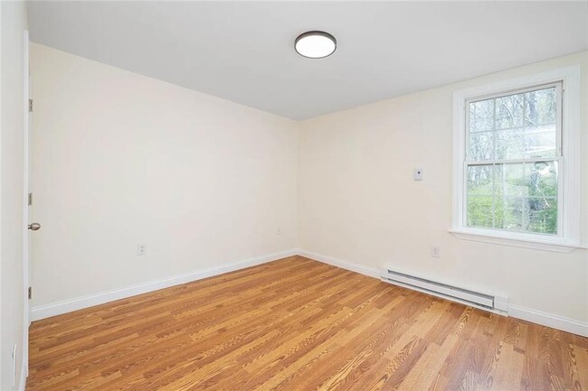 Building Photo - 12 Old Park Ave