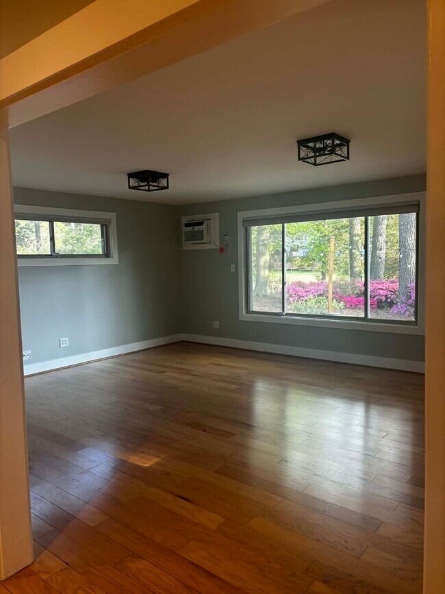 Building Photo - 339 Thole St