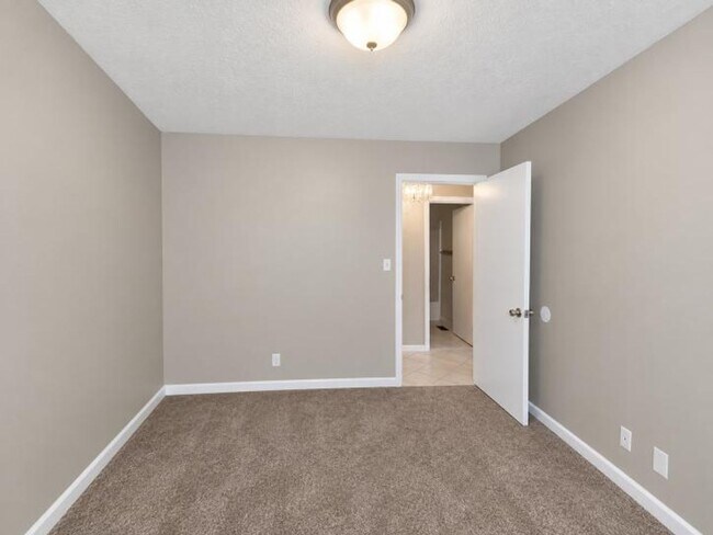 Building Photo - 720 Ranch Hill Dr