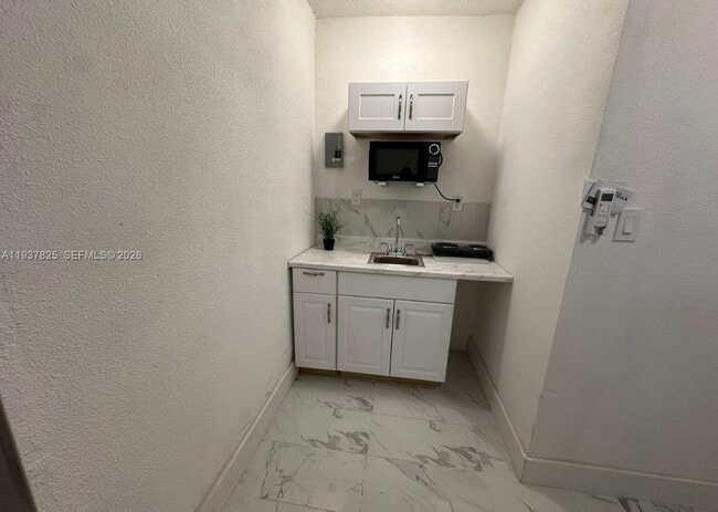 Building Photo - 655 NW 2nd St