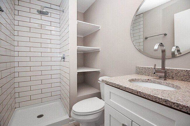 Building Photo - Modern NoDa Duplex Available Today! 50% off the first month rent.