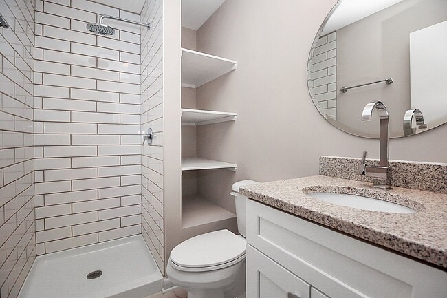 Building Photo - Modern NoDa Duplex Available Today!