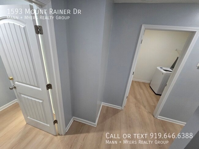 Building Photo - 1593 Mount Rainer Dr