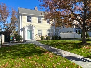 Building Photo - 40 E Maple St