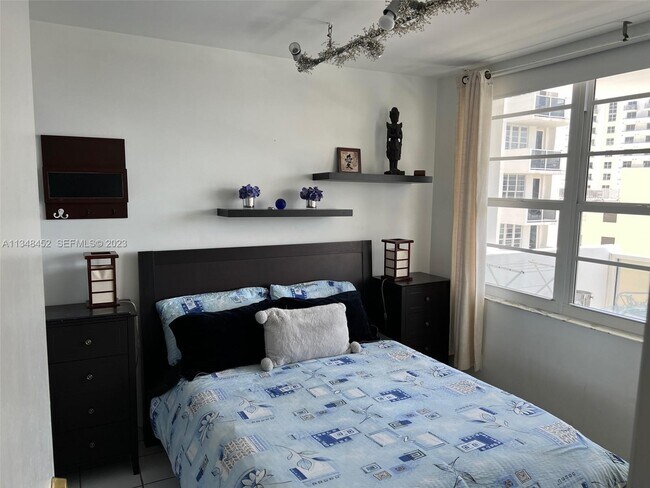 Building Photo - 100 Lincoln Rd