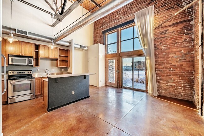 Building Photo - 3033 Blake St