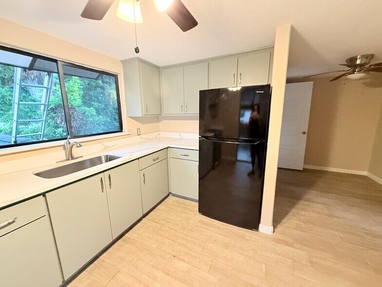 Building Photo - 128 Weisenberger Dr
