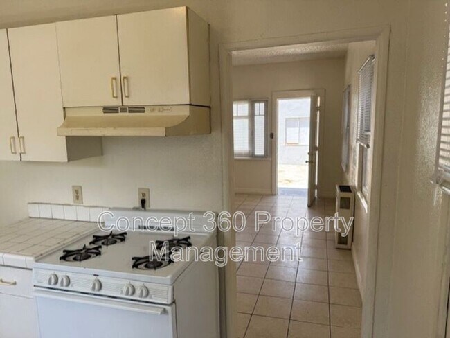 Building Photo - 758 Cerritos Ave
