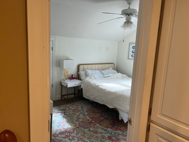 Building Photo - 6 Bedroom Pierce Ave