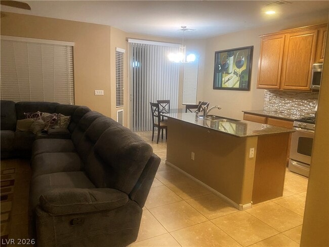 Building Photo - 7469 Calzado Dr