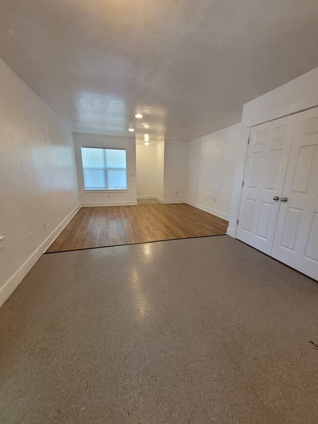 Building Photo - Spacious 1bd, semi-detached apartment for ...