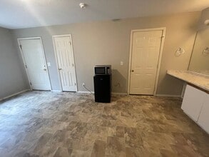 Building Photo - Club (D-04)