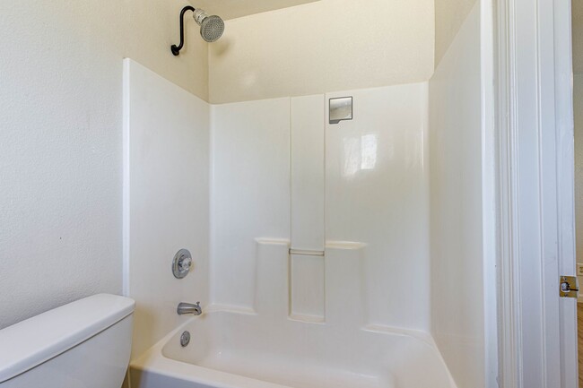 Building Photo - 3 bed 2 bath home for RENT in Modesto by H...