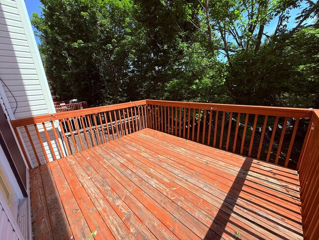 Building Photo - 3 Bedroom, 1.5 Bath Townhouse