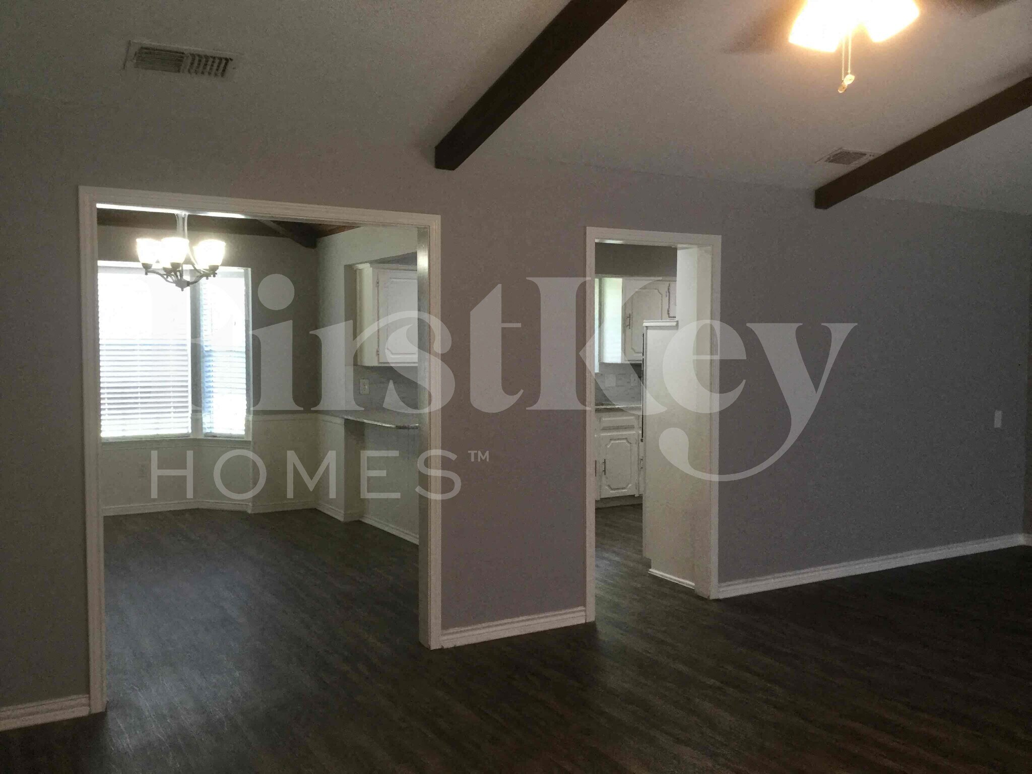 Building Photo - 419 Buckingham Pl