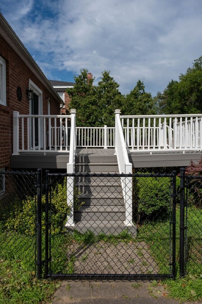 Building Photo - Beautiful Four Bedroom Home