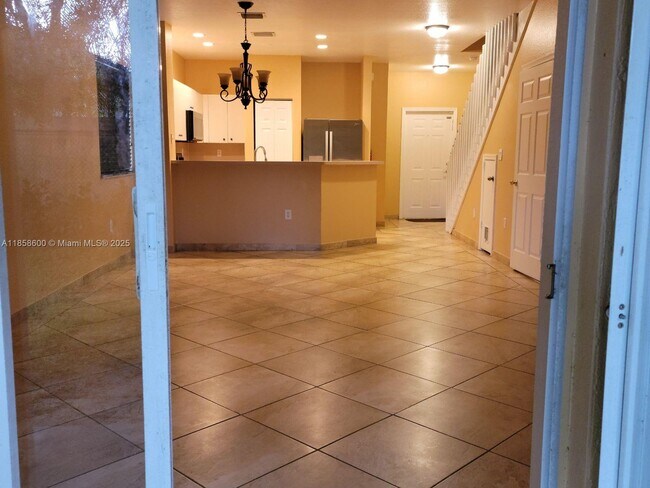 Building Photo - 570 Princess Dr