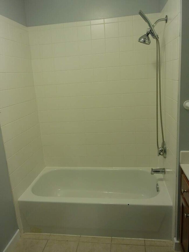 Building Photo - Great Location near KU and Westport! Adora...