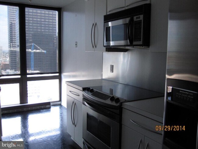 Building Photo - 2020 Walnut St