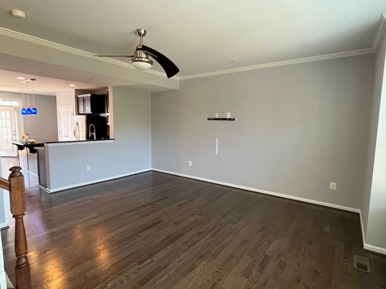 Building Photo - 2703 Osprey Way S