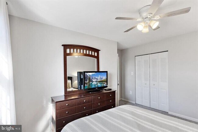 Building Photo - 9856 High Water Ct