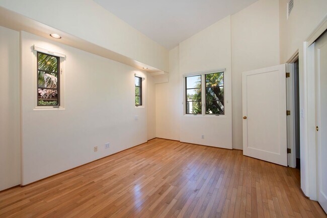 Building Photo - 412 Plaza Rubio