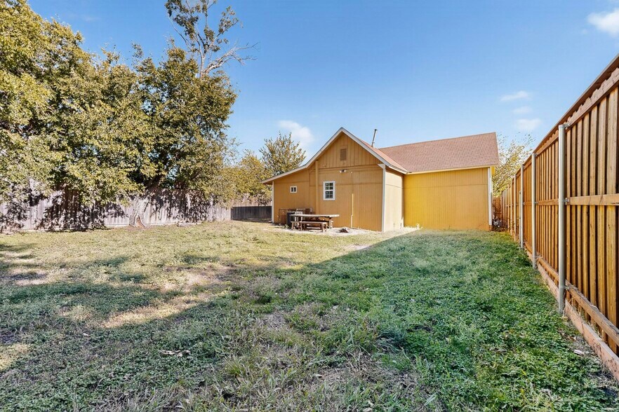 Building Photo - 5645 Santa Fe Ave