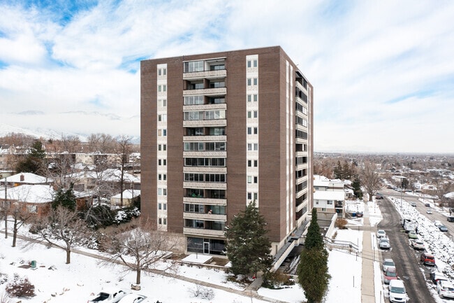 Building Photo - Aztec Condominium