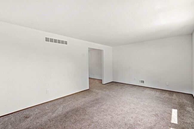 Building Photo - AVAILABLE JULY 1ST! UPDATED 3-bedroom!!