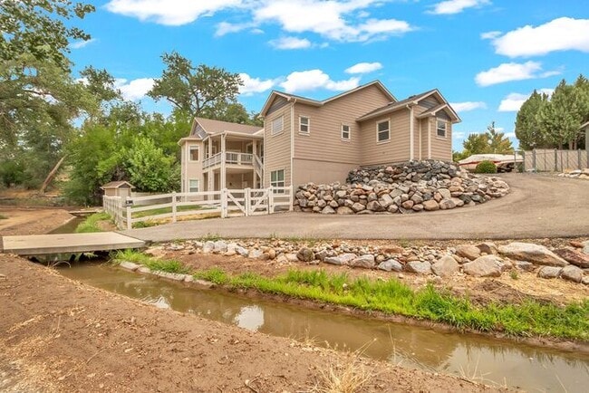 Building Photo - Beautiful and Spacious 4Bd 3.5Bath Home in...