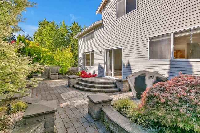 Building Photo - Beautiful Gated Home in Puyallup