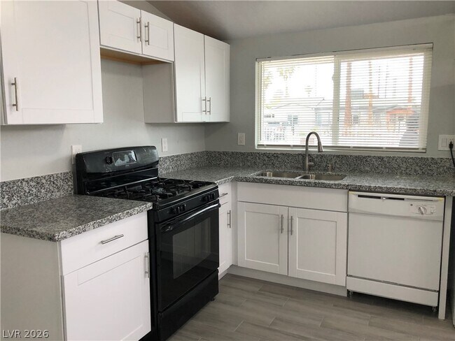 Building Photo - 5813 Evergreen Ave