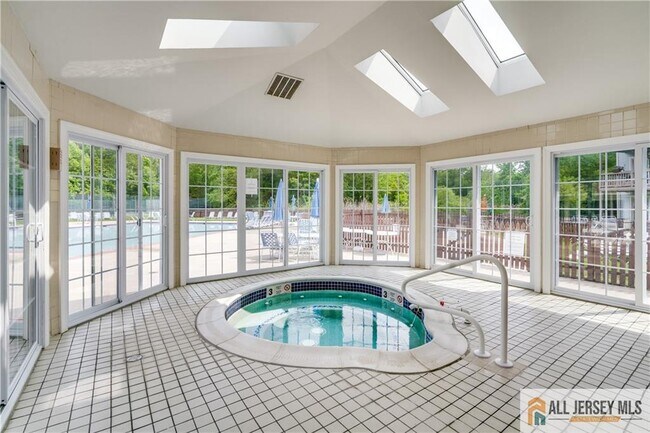 Building Photo - 1805 Poplar Ct