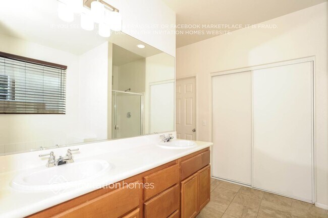 Building Photo - 5815 W Ave J 12