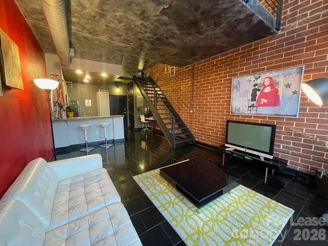 Building Photo - 710 W Trade St