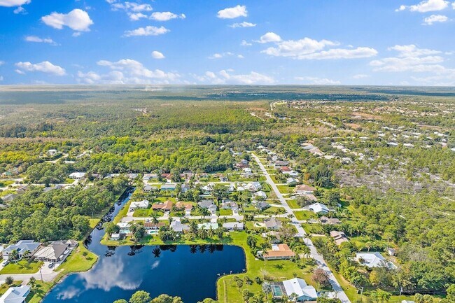 Building Photo - 5854 SE Orange Blossom Trail