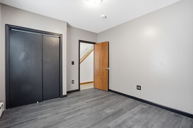 Building Photo - 315 Woronoco Rd