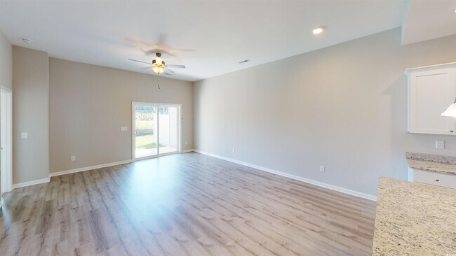 Building Photo - 86 Racquet Club Dr