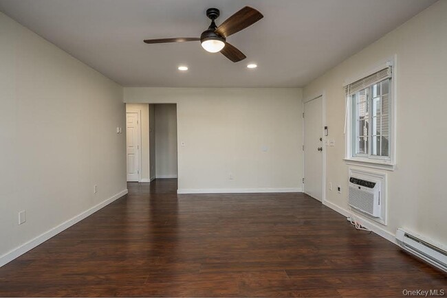 Building Photo - 529 Fox Run Ln