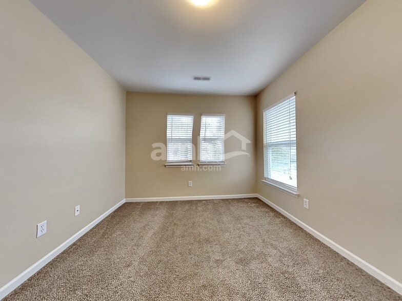 Building Photo - 8821 Shadowglen Dr
