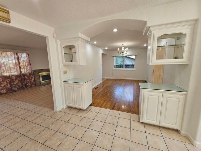 Building Photo - REGAL 4 Bed/3 Bath Home in FREMONT