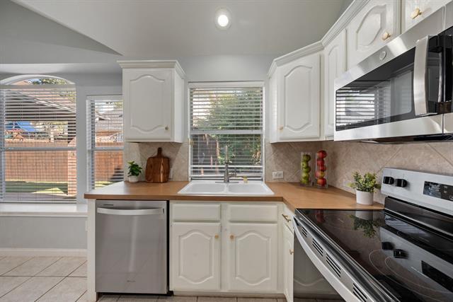 Building Photo - 3605 Villanova Dr