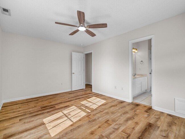 Building Photo - 217 Derby Downs Dr