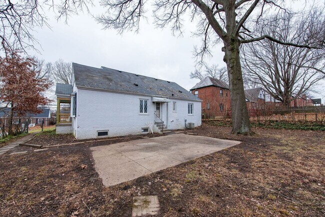 Building Photo - WESTWOOD - Freshly Updated & Move-In Ready! 4 bed 2.5 bath home